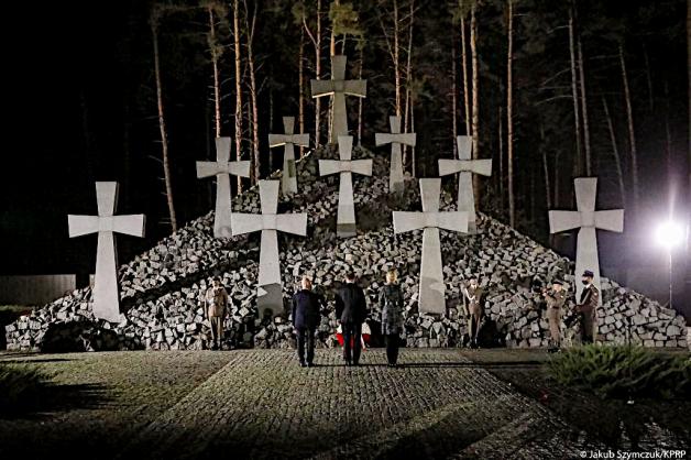 [VIDEO] Ukraina. Obchody 80. rocznicy zbrodni katyńskiej